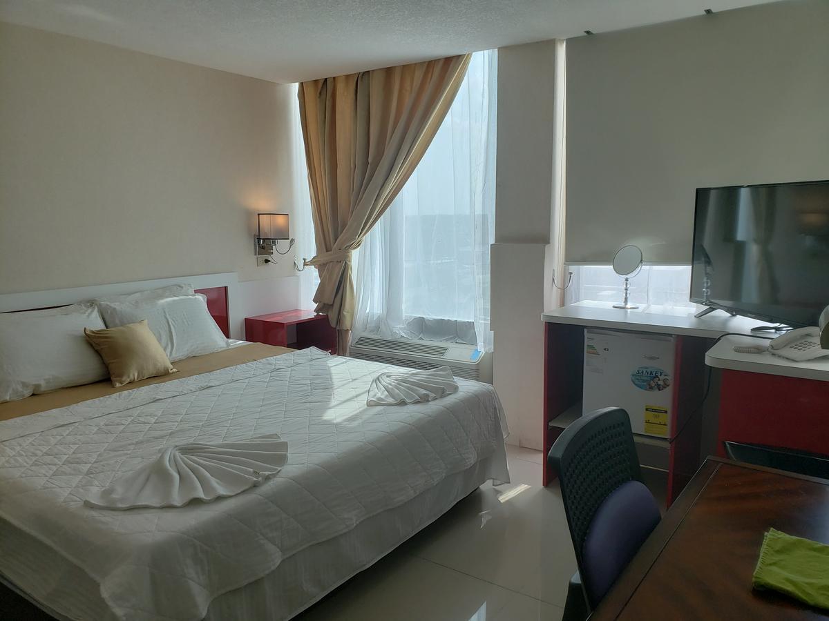 Golden Tree Hotel Belize City Extérieur photo